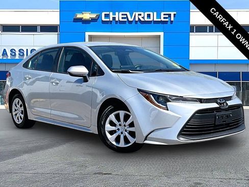Used 2025 Toyota Corolla LE FWD image 1