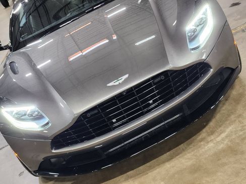 Used 2021 Aston Martin DB11 Coupe RWD image 23