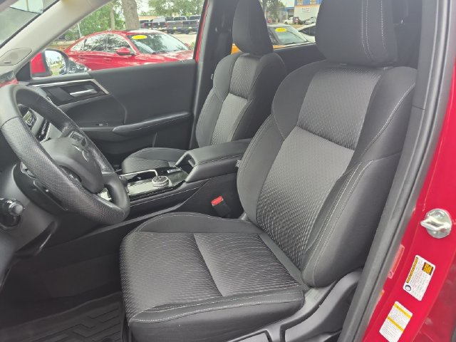 Used 2025 Mitsubishi Outlander ES FWD image 11