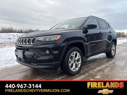 Used 2025 Jeep Compass Latitude w/ Sun & Sound Group image 1