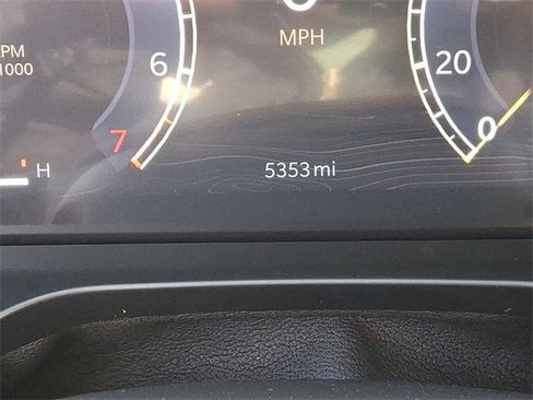 Used 2025 Jeep Grand Cherokee Laredo X image 13