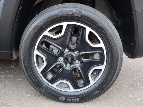 Used 2017 Jeep Renegade Trailhawk AWD/4WD image 42