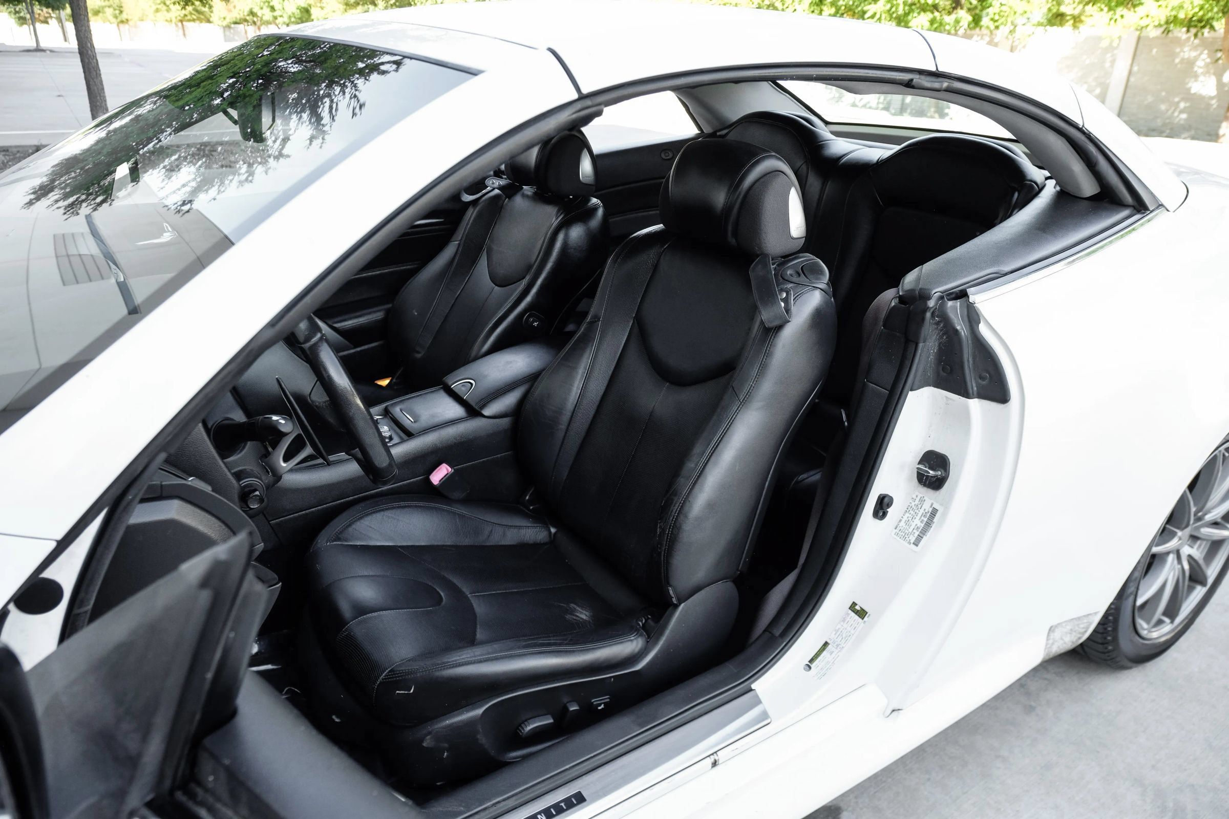 Used 2015 INFINITI Q60 Convertible w/ Premium Package RWD image 38