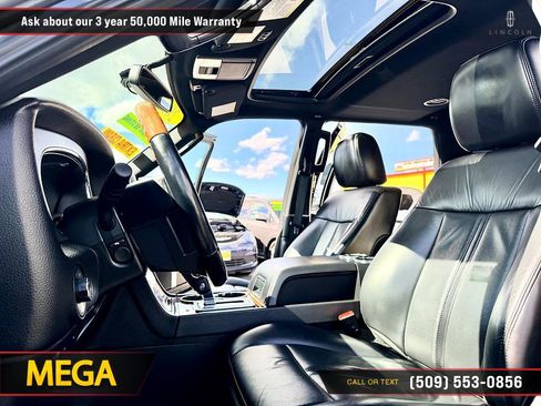 Used 2016 Lincoln Navigator Select image 16