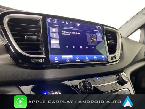 Used 2025 Chrysler Voyager LX image 2