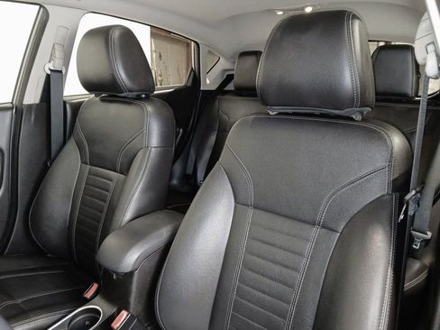 Used 2014 Ford Fiesta Titanium image 11