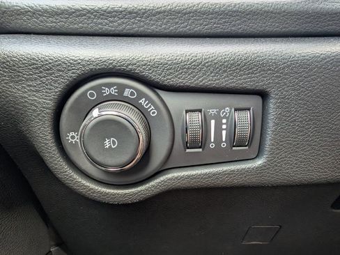 New 2026 Chrysler Pacifica Select image 35