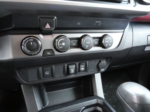 Certified 2019 Toyota Tacoma SR5 image 24