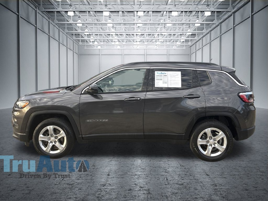 Used 2024 Jeep Compass Latitude AWD/4WD image 4
