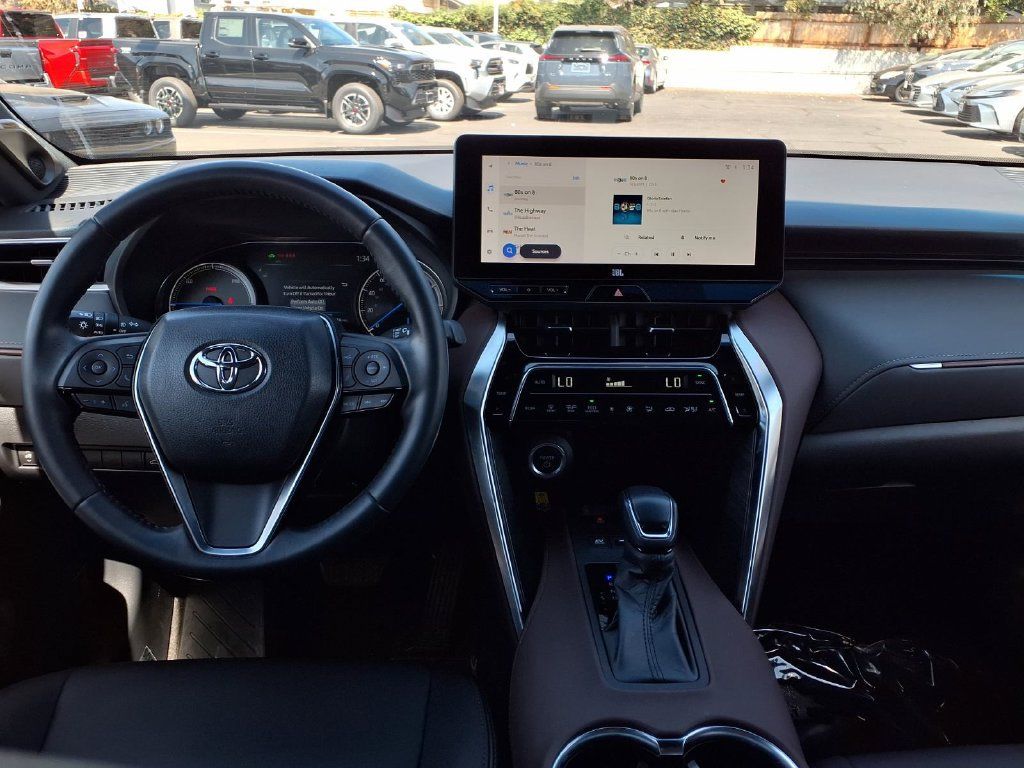 Certified 2023 Toyota Venza XLE AWD/4WD image 25