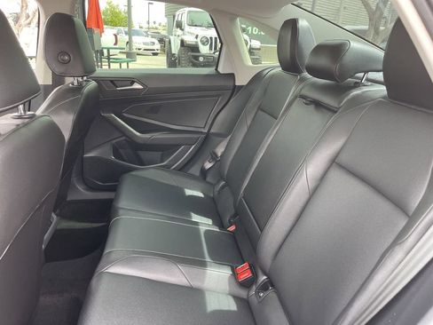 Used 2019 Volkswagen Jetta SE w/ Cold Weather Package FWD image 16