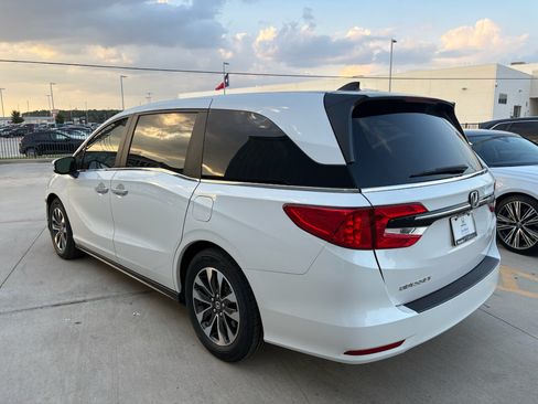 Certified 2024 Honda Odyssey EX-L image 6