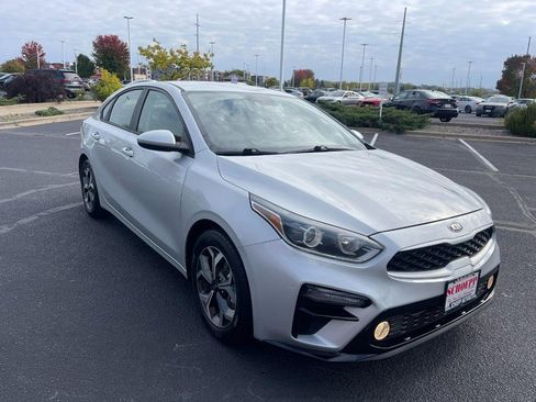 Used 2021 Kia Forte LXS FWD image 2