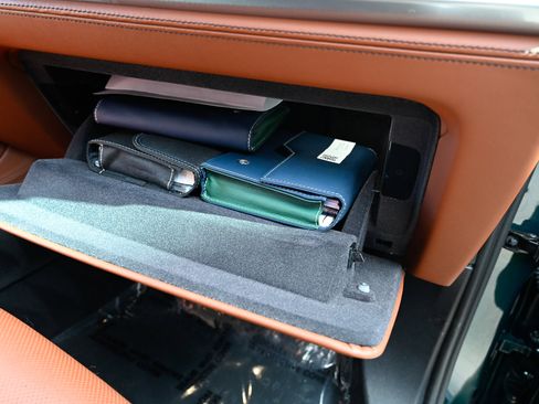 Used 2024 BMW ALPINA XB7 image 60