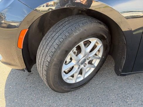 Used 2022 Chrysler Pacifica Touring-L FWD image 17