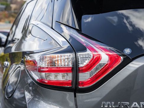 Used 2018 Nissan Murano SV image 7