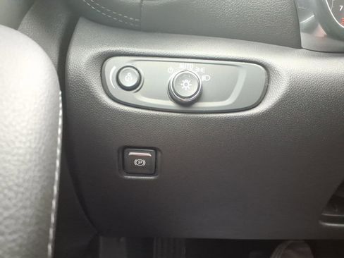 Used 2020 Chevrolet Blazer LT image 18