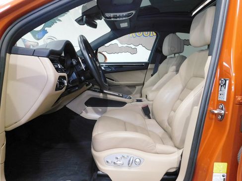 Used 2023 Porsche Macan S AWD/4WD image 40