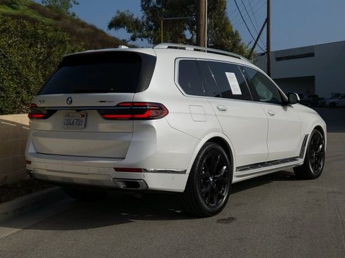 Used 2024 BMW X7 xDrive40i w/ Premium Package image 5