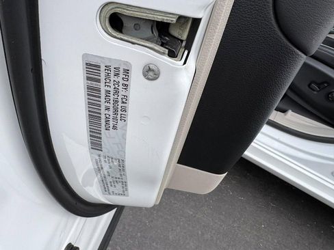 Used 2024 Chrysler Pacifica Touring-L FWD image 25