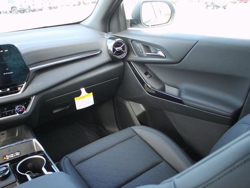 New 2026 Chevrolet Equinox LT w/ Convenience Package II image 7