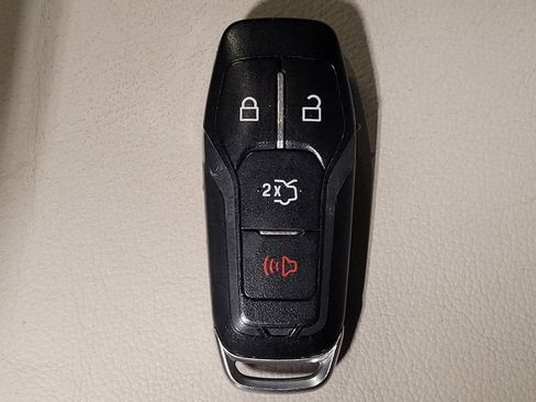 Used 2015 Ford Edge Titanium AWD/4WD image 32