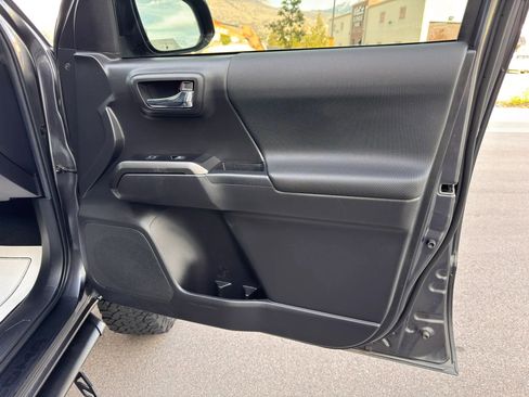 Used 2022 Toyota Tacoma TRD Off-Road w/ Technology Package image 25