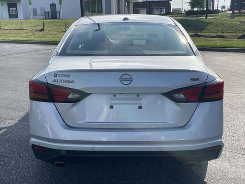 Used 2024 Nissan Altima 2.5 SR FWD image 10
