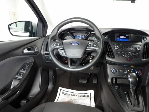 Used 2018 Ford Focus SE FWD image 11