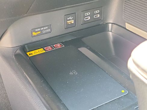 Used 2025 Toyota Camry SE FWD image 30