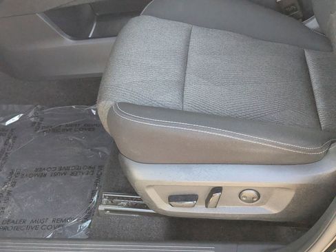Certified 2025 Nissan Rogue SV FWD image 19
