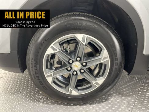 Used 2025 Chevrolet Blazer LT FWD image 1