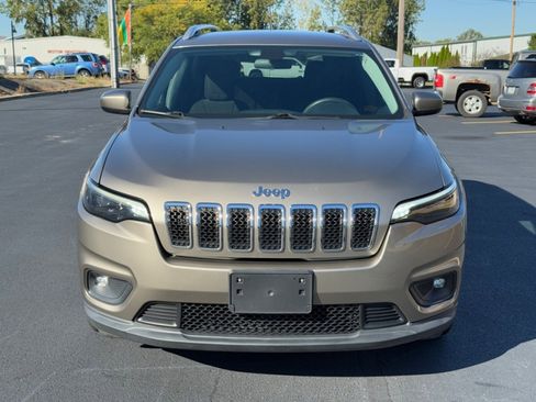Used 2019 Jeep Cherokee Latitude w/ Popular Appearance Group image 3