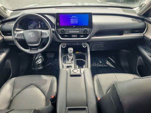 Certified 2024 Toyota Grand Highlander Limited image 17