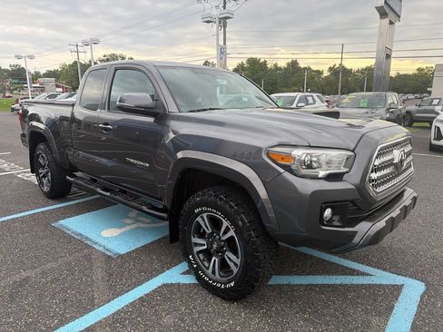 Used 2016 Toyota Tacoma TRD Sport w/ Towing Package AWD/4WD image 2