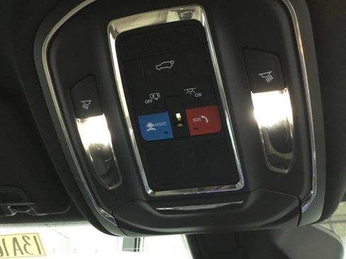 Used 2023 Jeep Grand Cherokee Limited AWD/4WD image 39