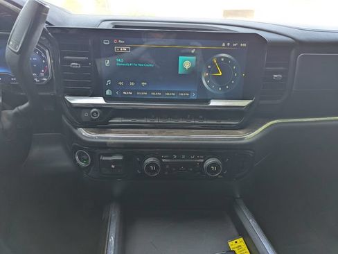 Used 2024 Chevrolet Silverado 2500 LT w/ Convenience Package AWD/4WD image 4