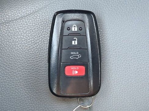 Used 2023 Toyota Highlander XLE image 38