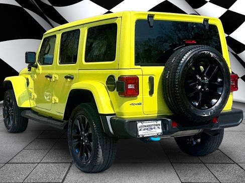 Used 2023 Jeep Wrangler Unlimited Sahara w/ Cold Weather Group AWD/4WD image 12