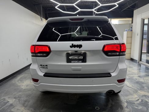 Used 2017 Jeep Grand Cherokee Altitude AWD/4WD image 8