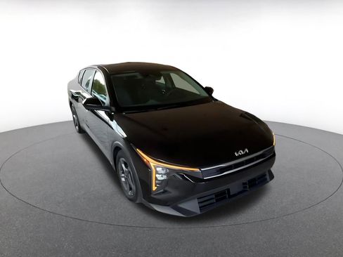 Used 2025 Kia K4 LXS FWD image 3
