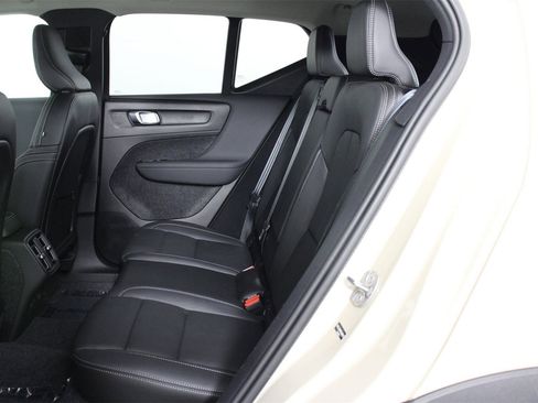 Used 2026 Volvo XC40 B5 Ultra w/ Climate Package image 32