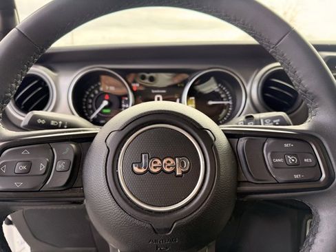 Used 2023 Jeep Wrangler Unlimited w/ 8.4" Radio Group image 21
