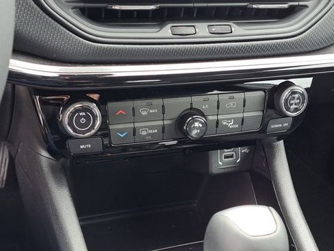 New 2026 Jeep Compass Latitude AWD/4WD image 13