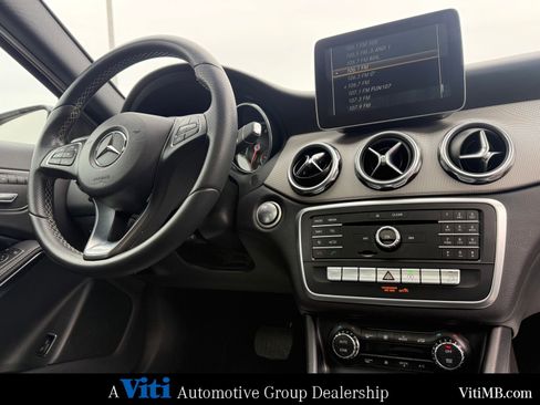 Used 2018 Mercedes-Benz GLA 250 4MATIC image 32