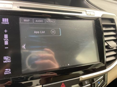 Used 2016 Honda Accord Touring image 12