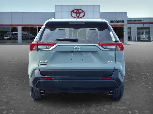 Used 2022 Toyota RAV4 XLE w/ Convenience Package image 5