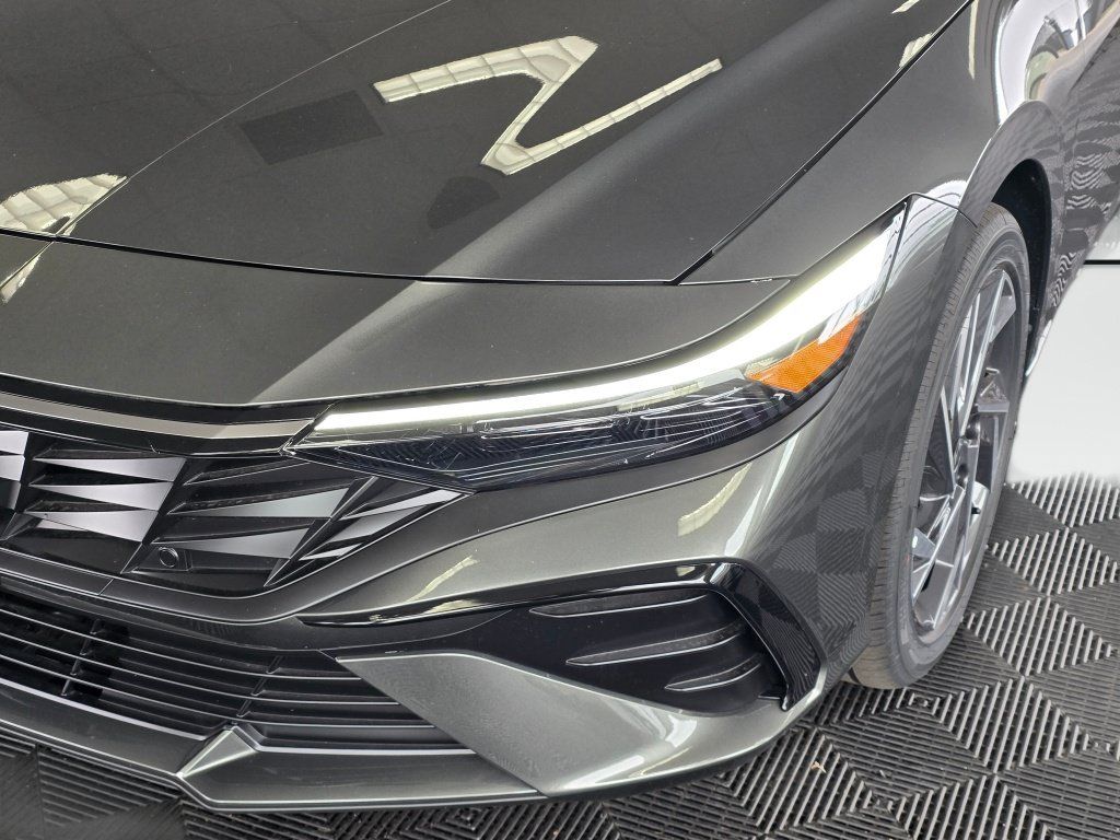 New 2026 Hyundai Elantra Limited FWD image 11