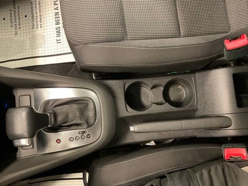 Used 2011 Volkswagen Golf 4-Door FWD image 15