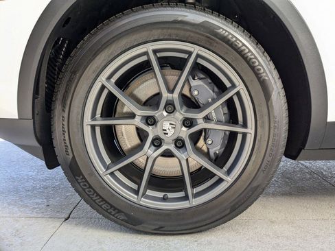 Used 2025 Porsche Cayenne image 26